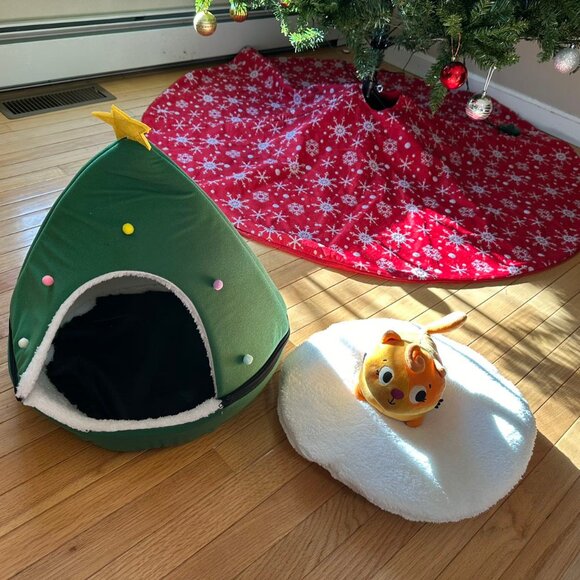 Christmas Pet House Tent Warm Sleeping Bed Indoor for Kitten and Puppy - Picture 2 of 9